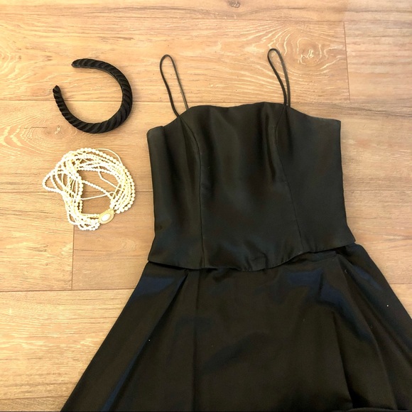 🇨🇦 Ball Gown Black tie event , maxi , fit & flair , spaghetti stripe - Picture 2 of 14